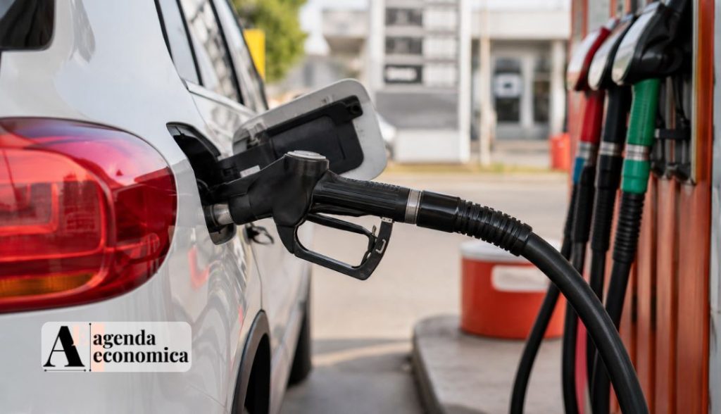 Carburanti: addio sconto accise? Arriva il bonus da 100 euro
