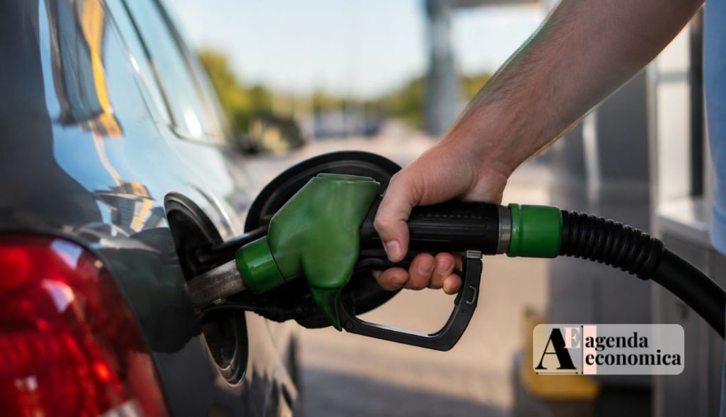 Caro carburante, benzina e diesel sopra i 2 euro